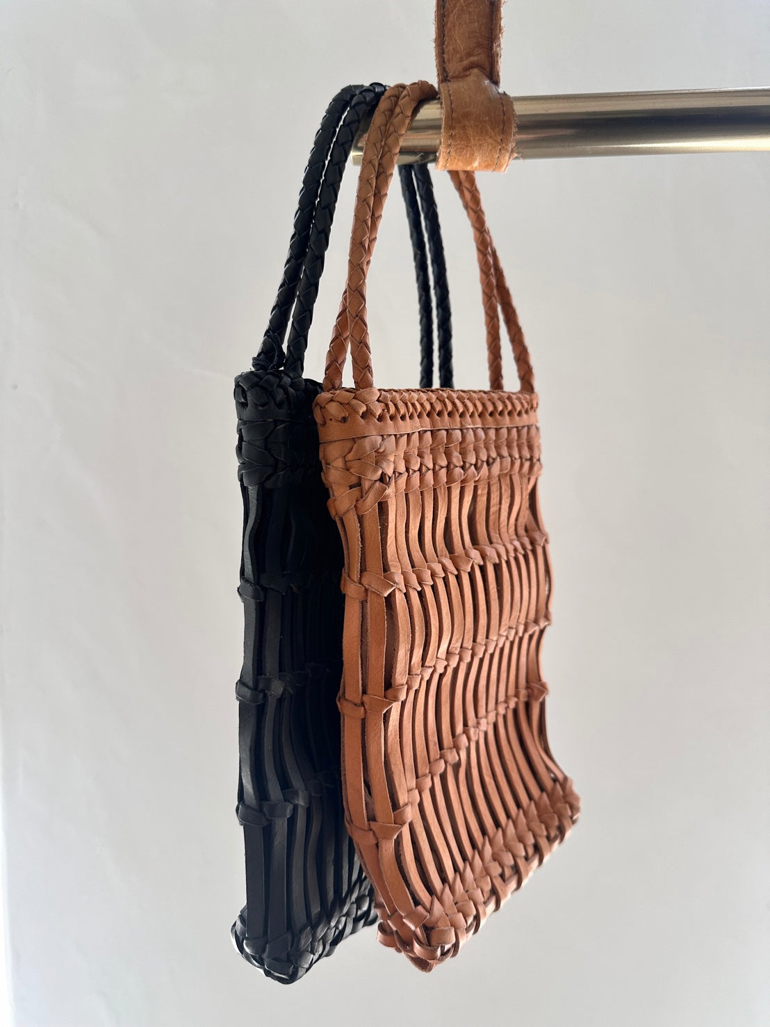 【BALI WERKSTATTE】Grid Phone Bag (Short Handle)