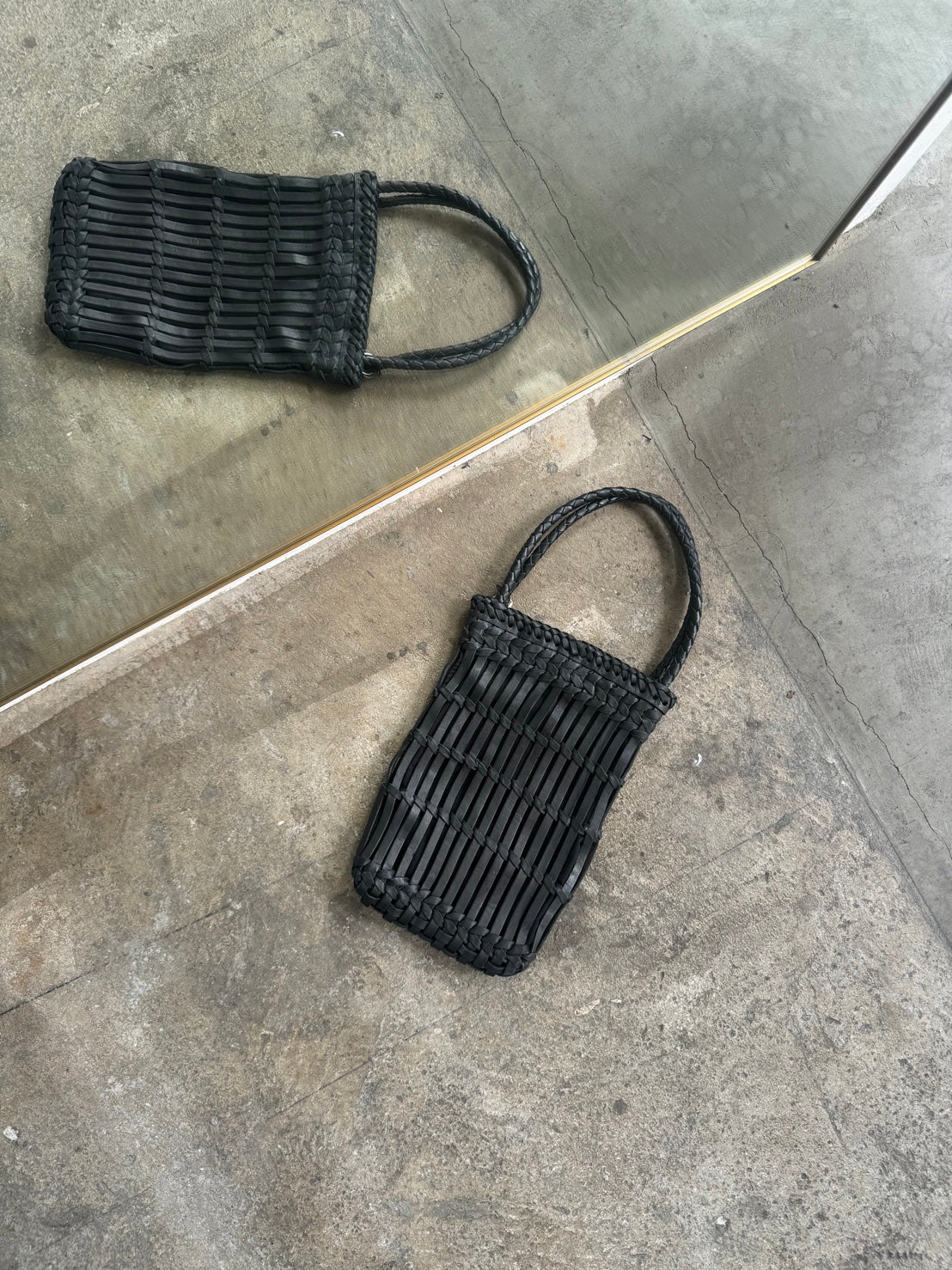【BALI WERKSTATTE】Grid Phone Bag (Short Handle)