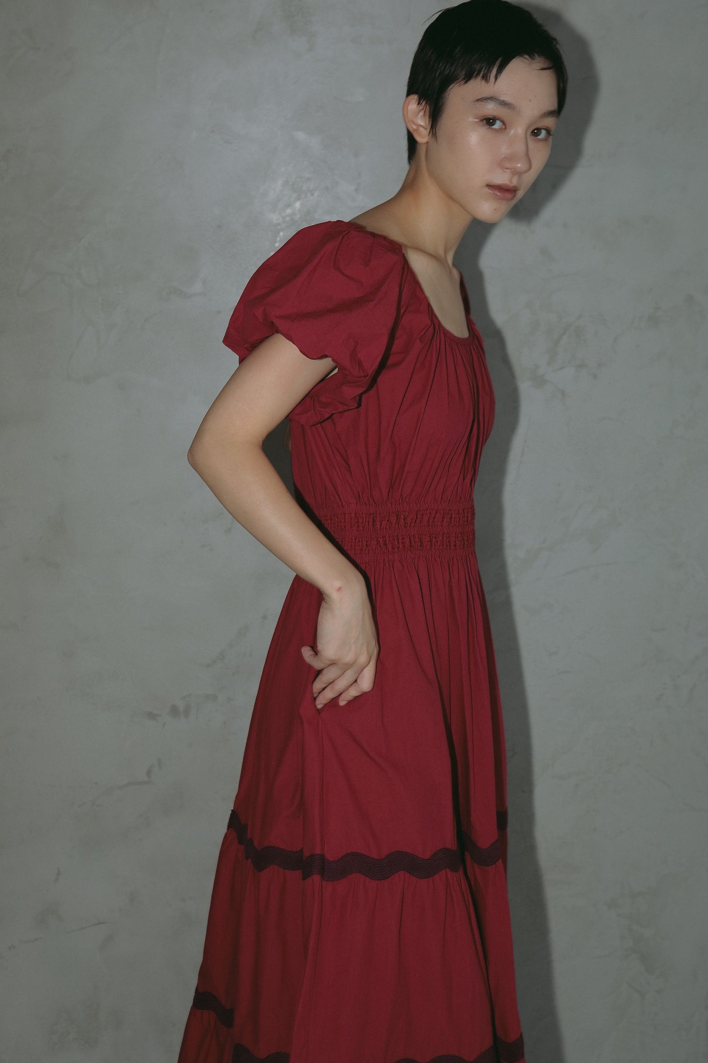 エンブロイダリーパフドレス