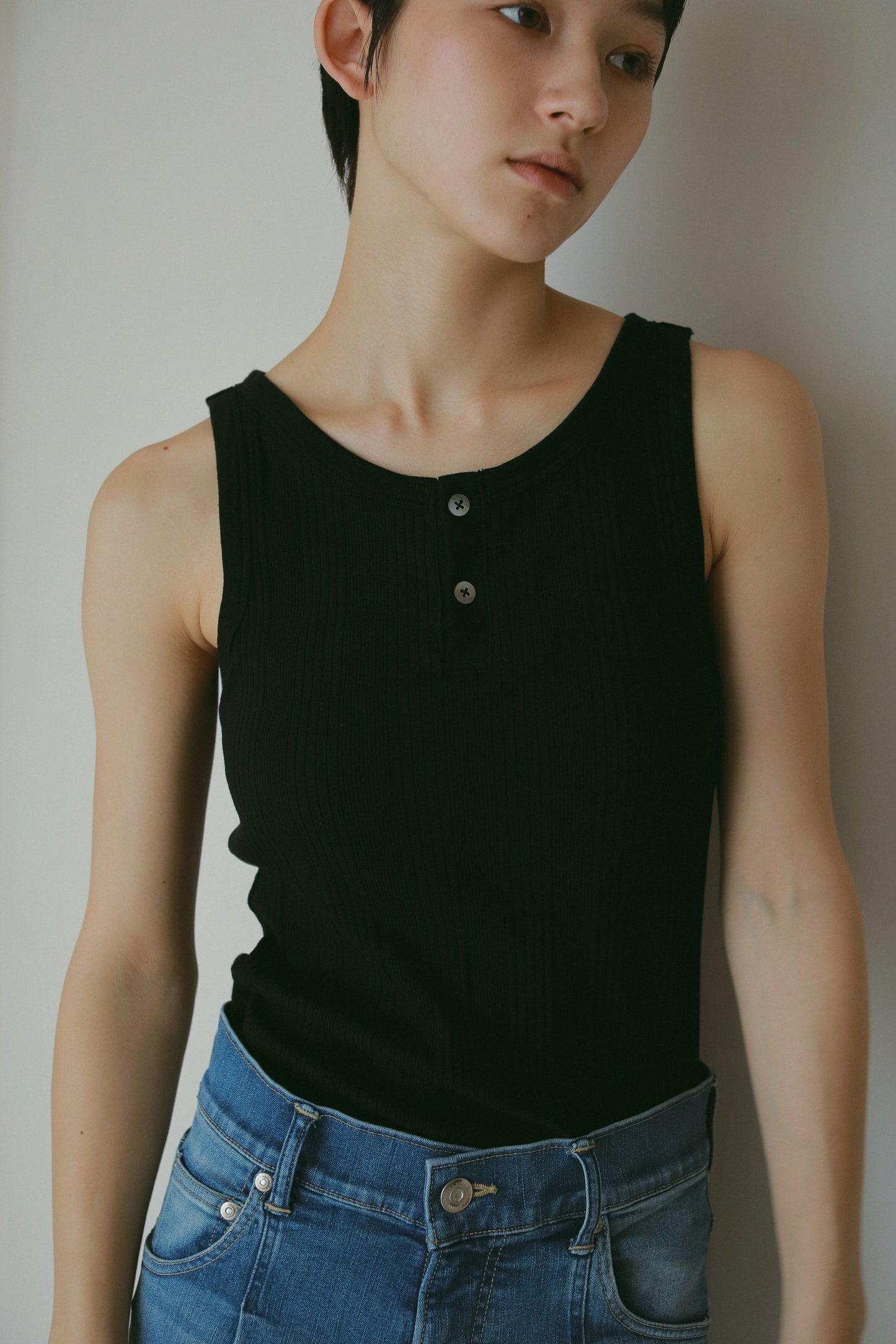【SURT×CASA FLINE】カップ付ヘンリーネックトップス