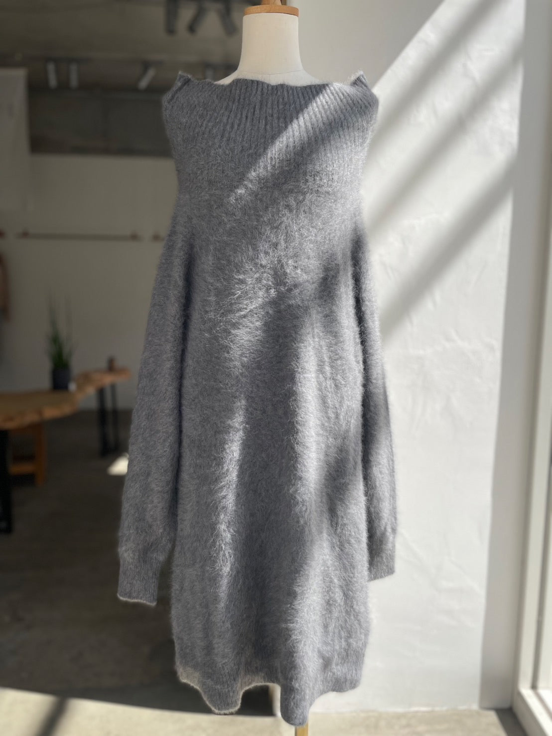 オフショルダーフォックスニットドレス