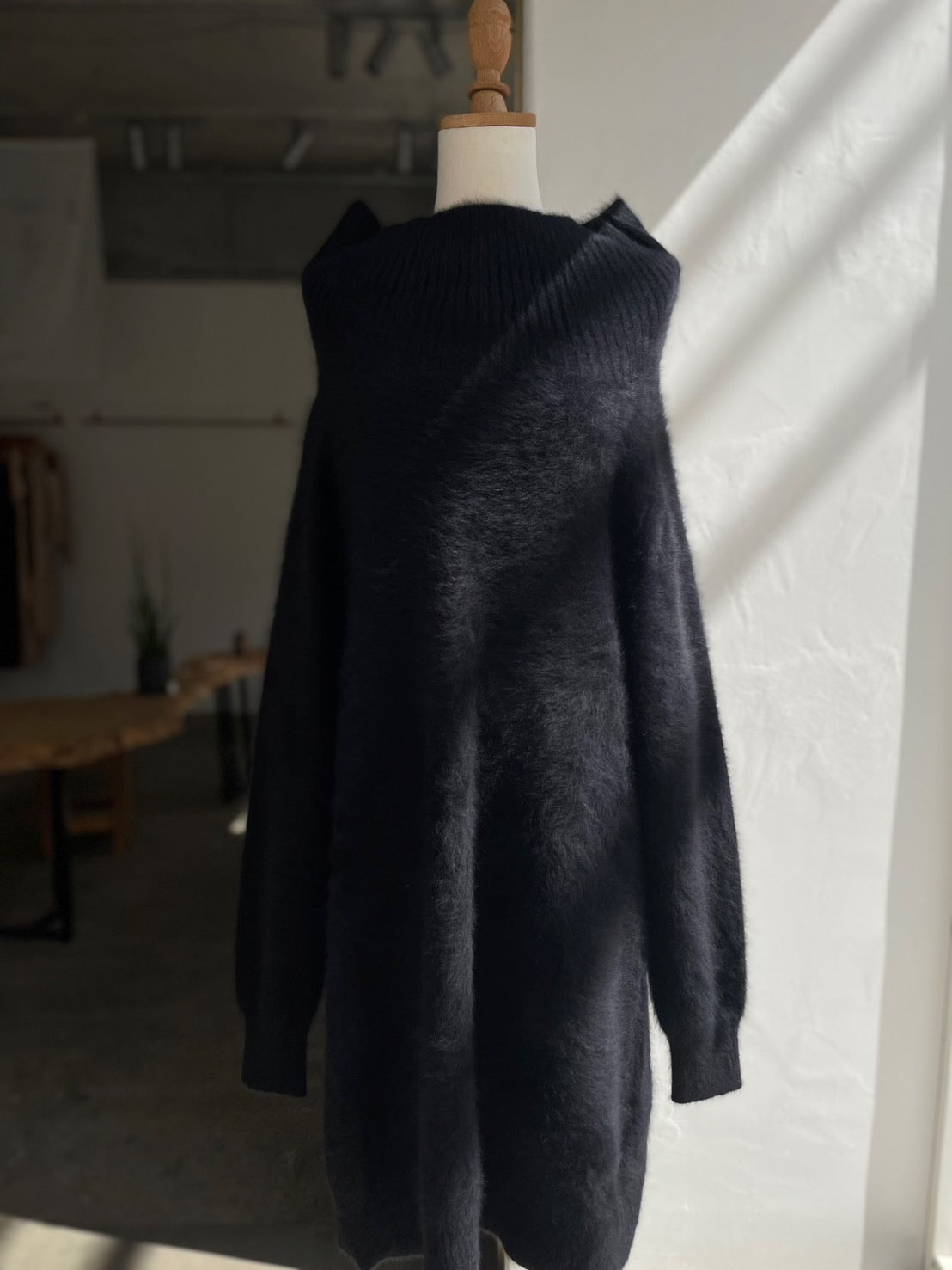 オフショルダーフォックスニットドレス