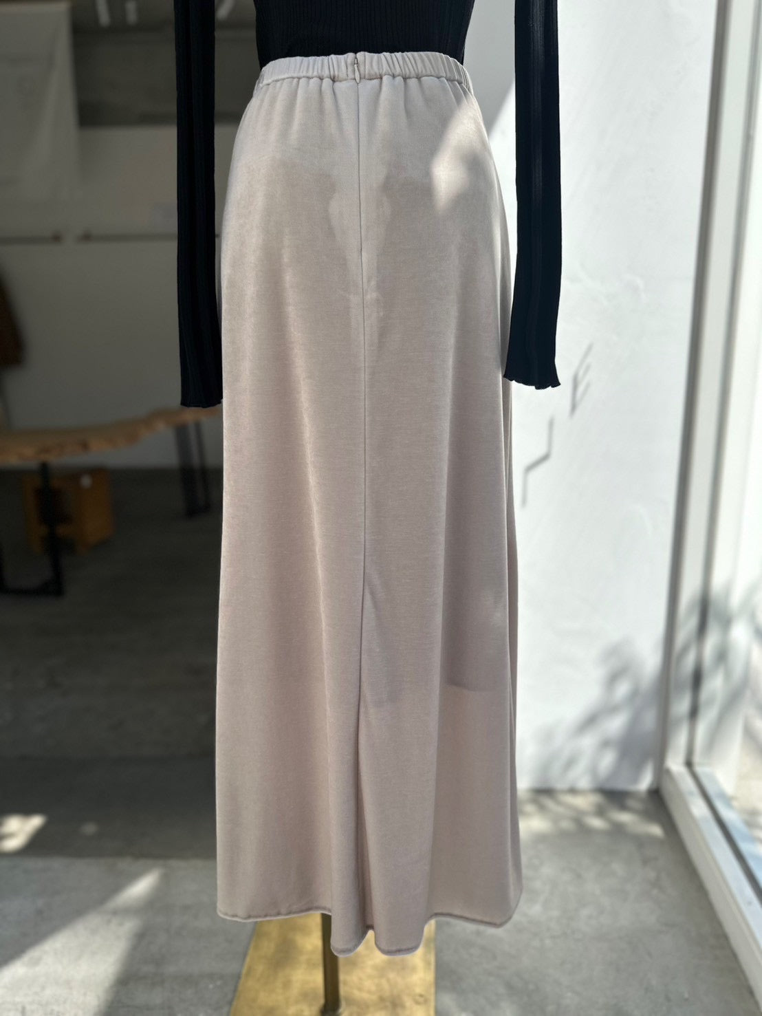 マキシ丈Iラインスカート