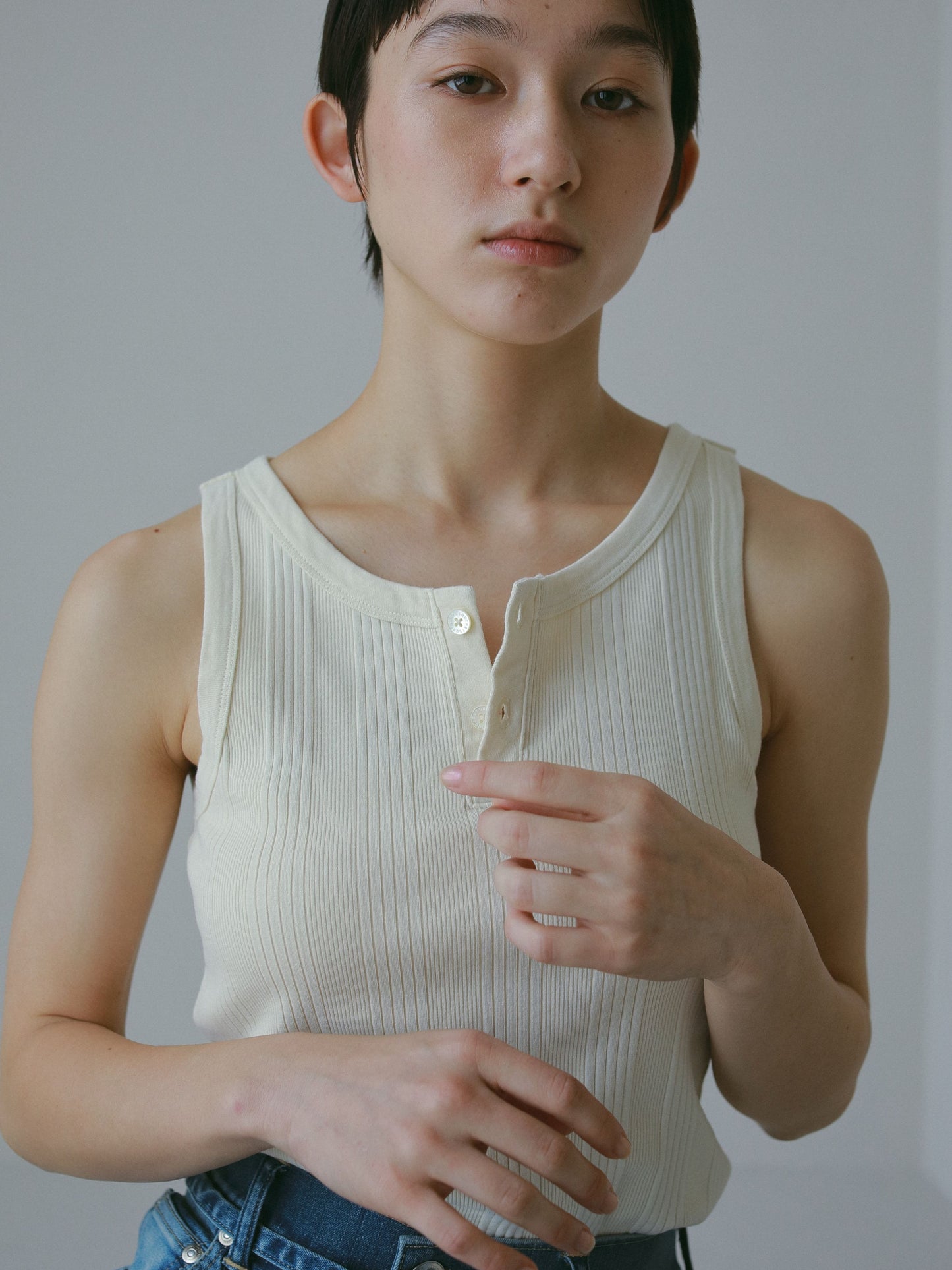 【SURT×CASA FLINE】カップ付ヘンリーネックトップス