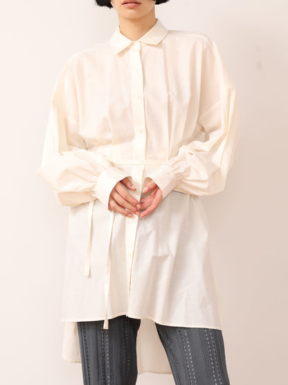 バックオープンボリュームシャツ