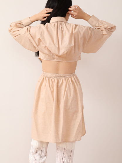 バックオープンボリュームシャツ