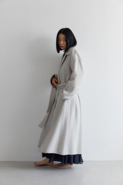 ワイドラペルロングコート