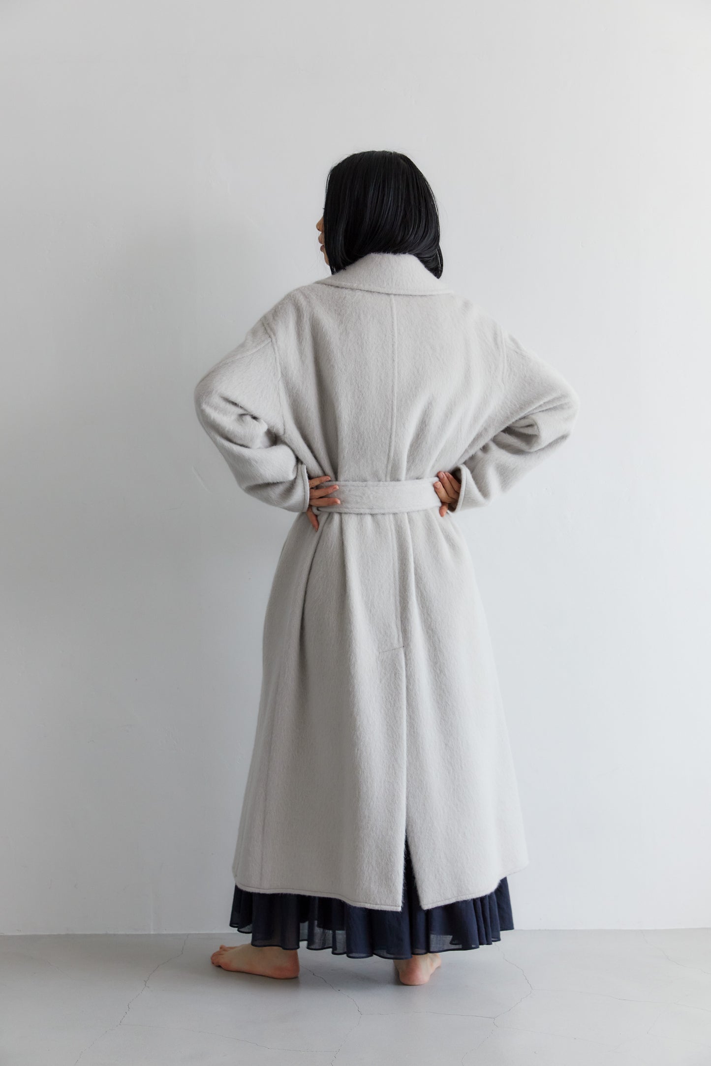 ワイドラペルロングコート