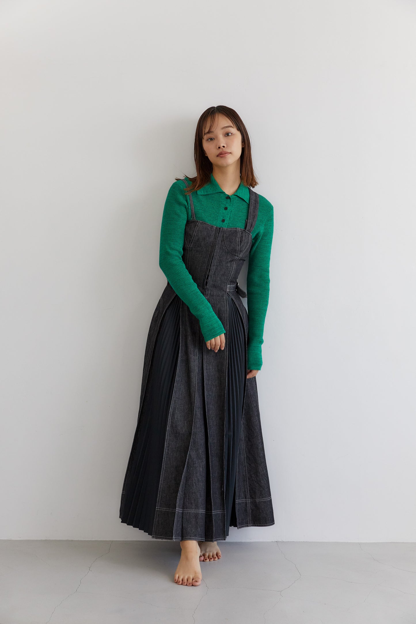 フロントホックプリーツワンピース