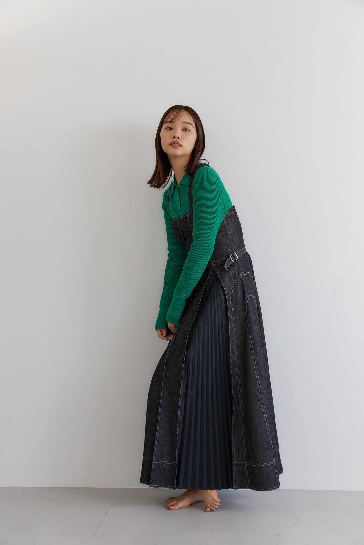 フロントホックプリーツワンピース