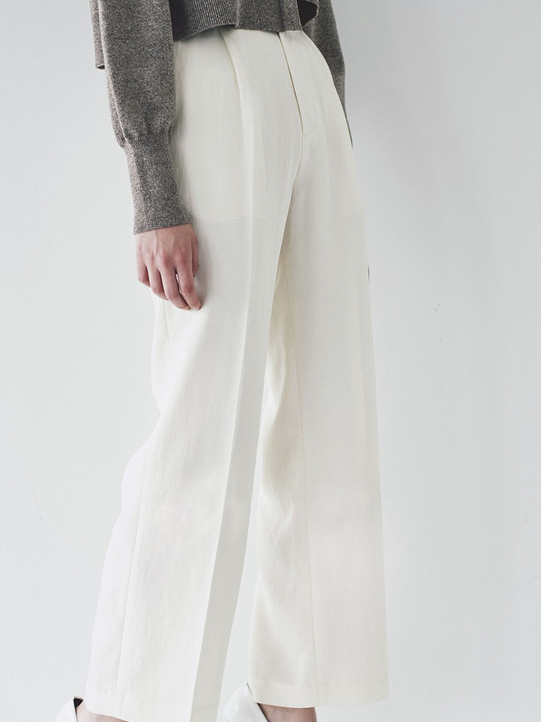 ライトファブリックタックパンツ