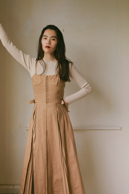 フロントホックプリーツワンピース