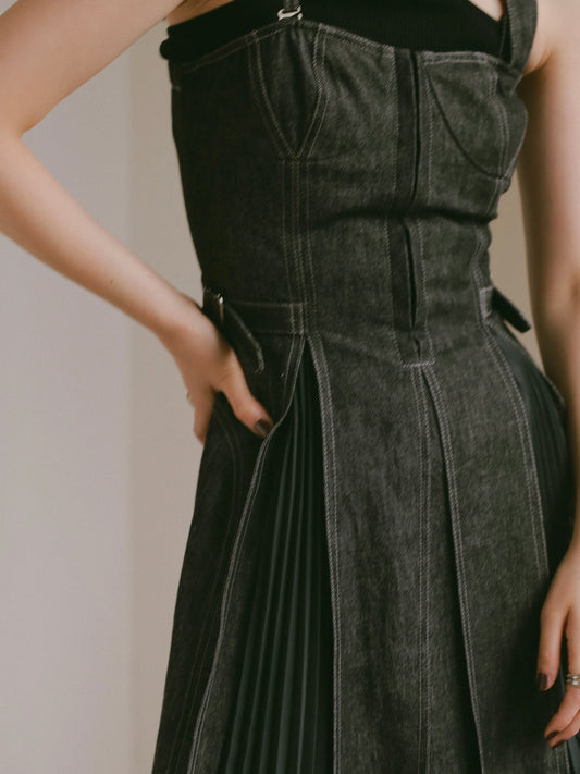 フロントホックプリーツワンピース